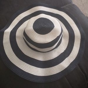 Navy sunhat 🌤️